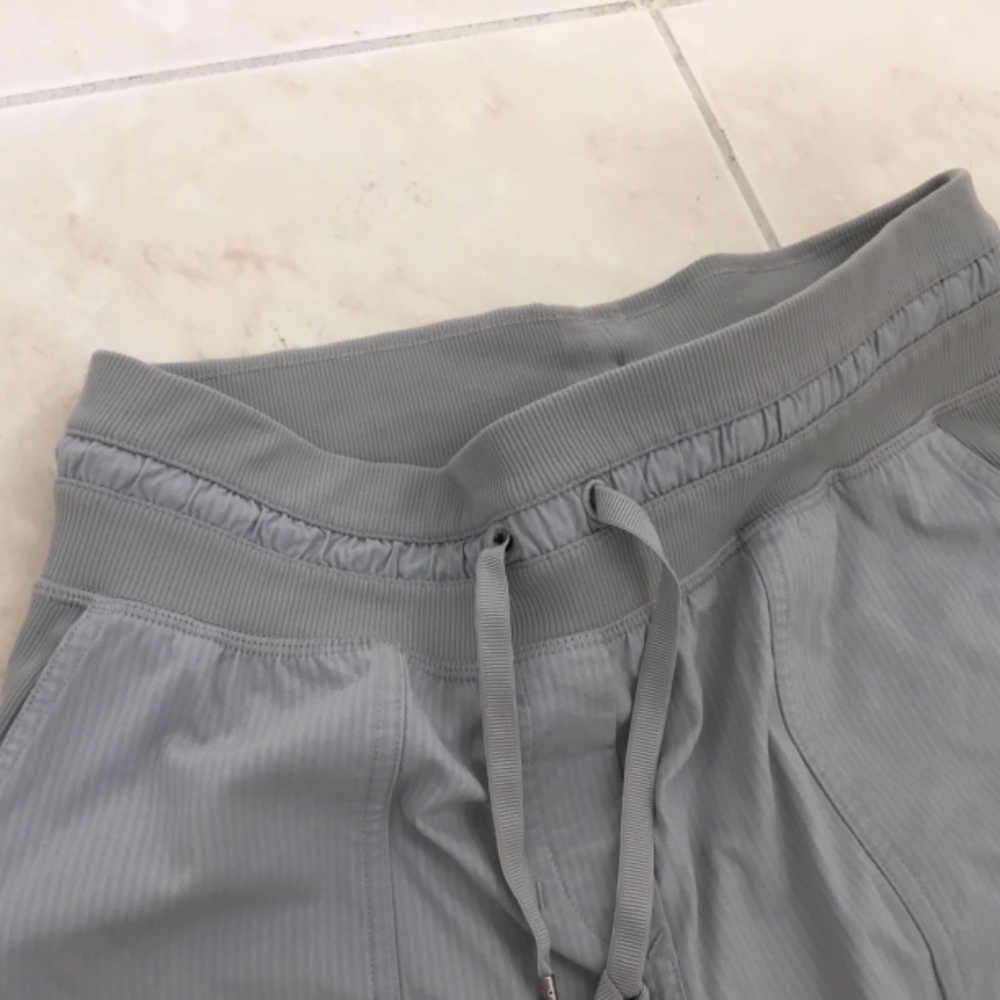 Lululemon ca 35801 RN 106259 Size - 6 - Picture 3 of 6
